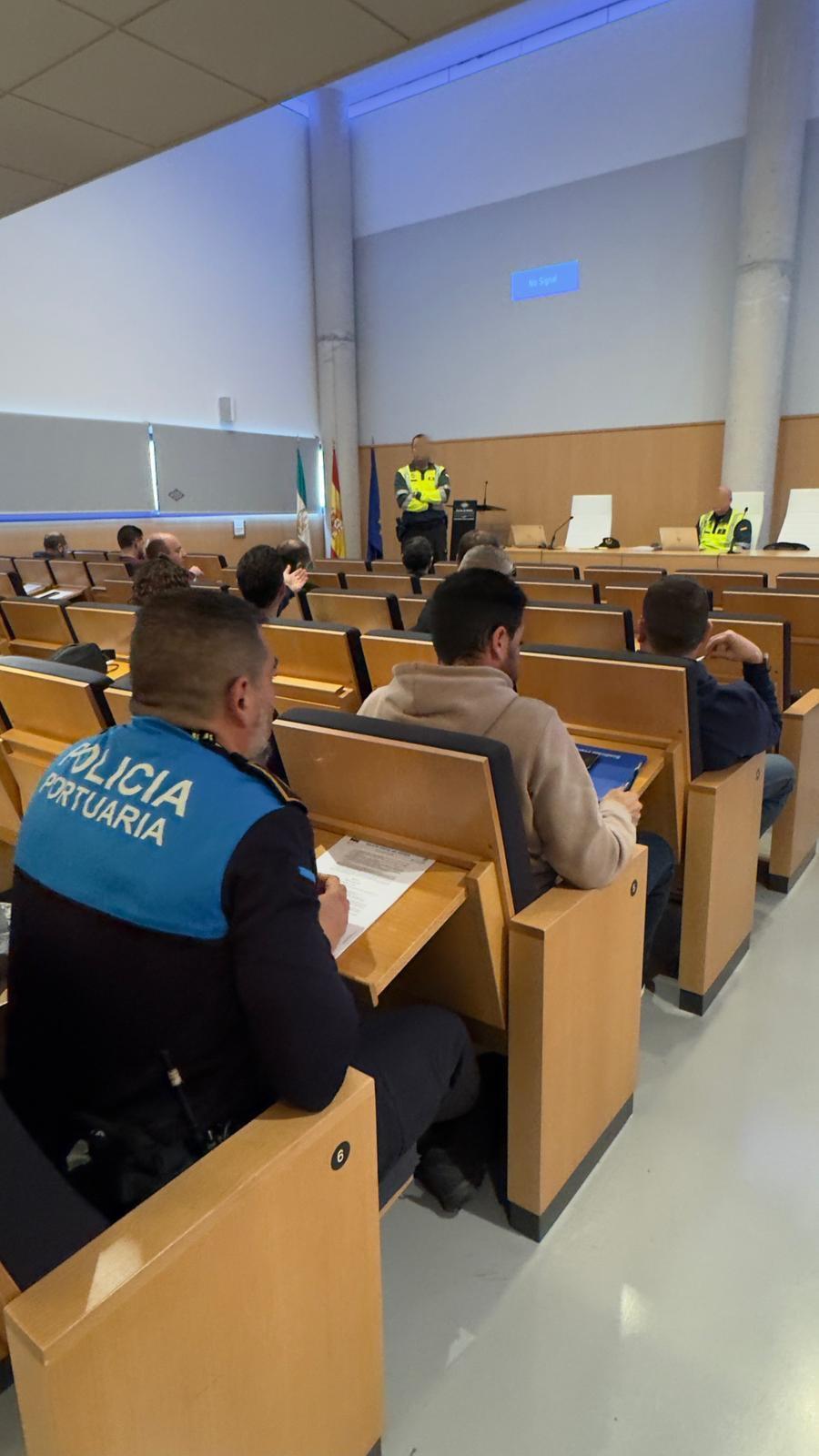 La Policía Portuaria de Motril impulsa su formación en materia de tráfico con - Noticia Puerto de motril